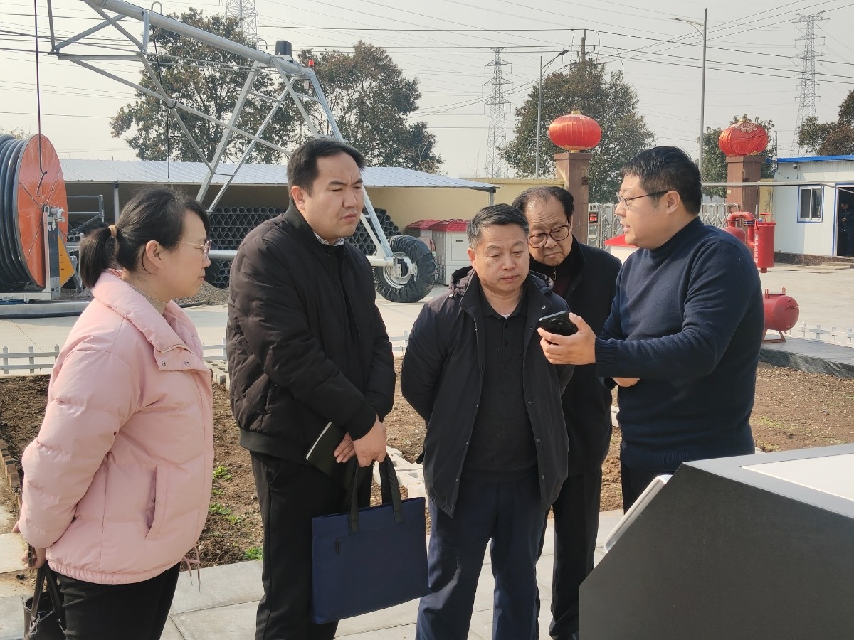 浩坤潤(rùn)土水利設(shè)備有限公司迎來(lái)省市媒體聯(lián)合采訪